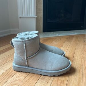 Great Condition Ugg Classic Mini II Boot
